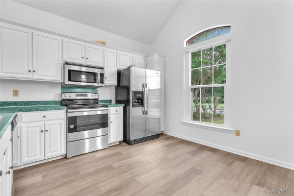 6021 WOODRUN Court