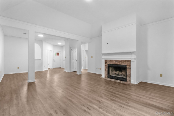 6021 WOODRUN Court