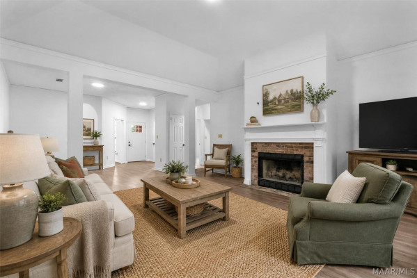 6021 WOODRUN Court