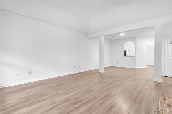 6021 WOODRUN Court