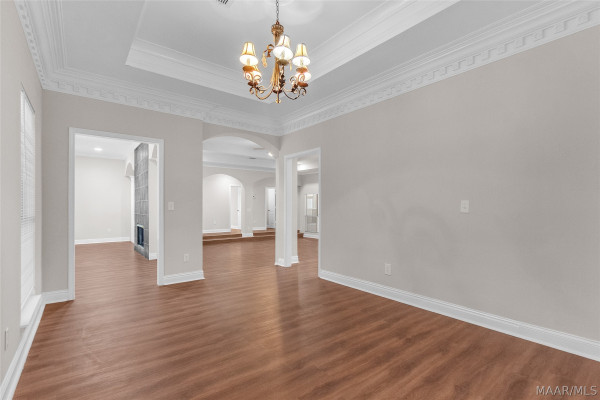 1960 Parkview Drive S