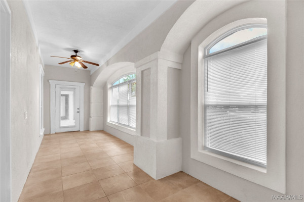 1960 Parkview Drive S