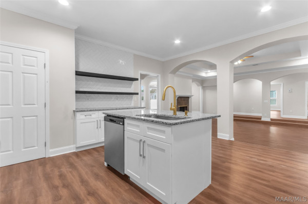 1960 Parkview Drive S