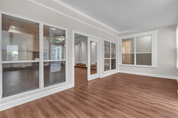 1960 Parkview Drive S