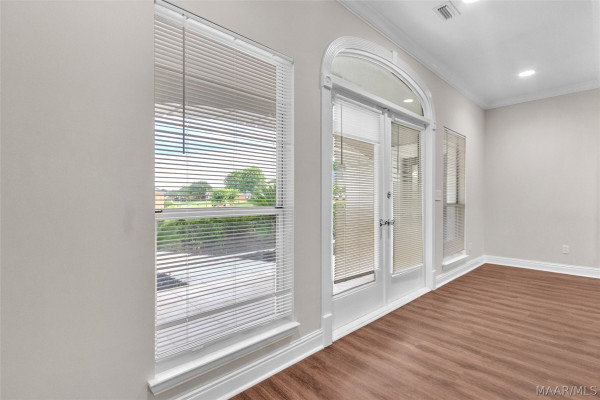 1960 Parkview Drive S