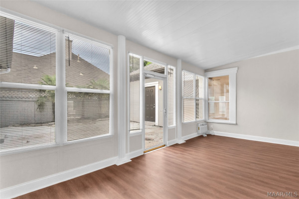 1960 Parkview Drive S