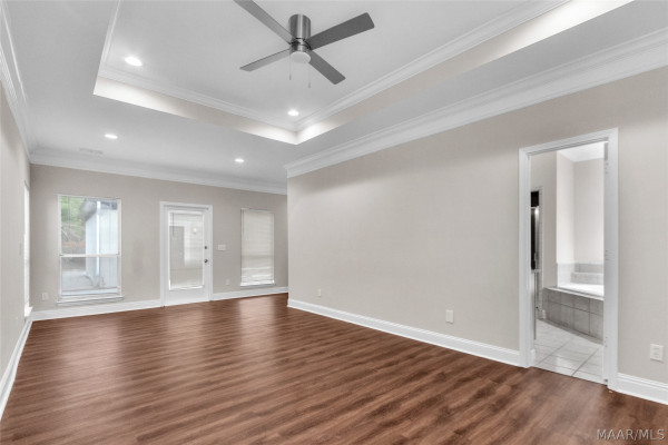 1960 Parkview Drive S
