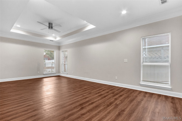 1960 Parkview Drive S