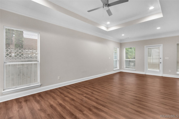 1960 Parkview Drive S