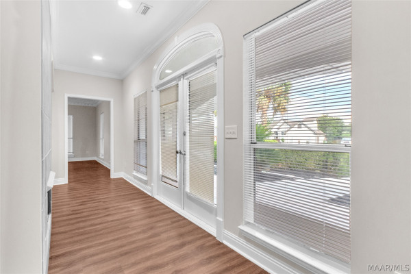 1960 Parkview Drive S