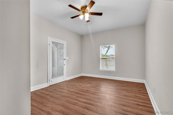 1960 Parkview Drive S