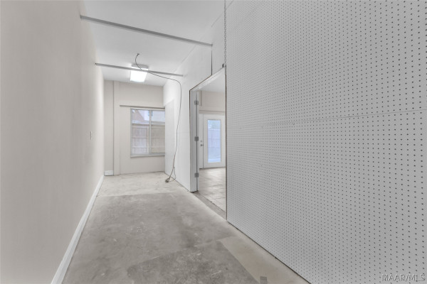 1960 Parkview Drive S
