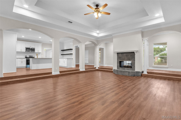 1960 Parkview Drive S