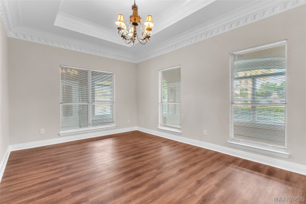 1960 Parkview Drive S
