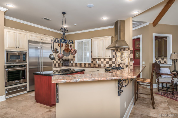7806 Lakeridge Drive