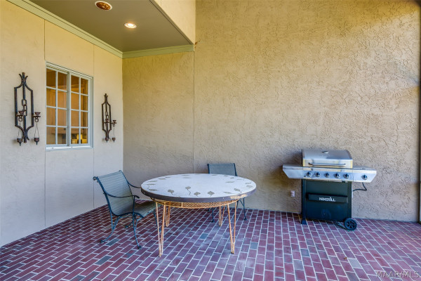 7806 Lakeridge Drive