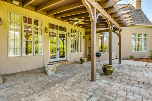 7806 Lakeridge Drive