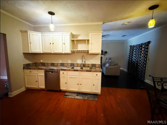 136 VILLAGE CREEK Road