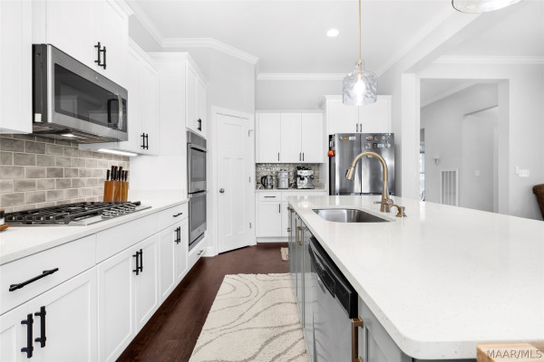 9238 CRESCENT LODGE Drive