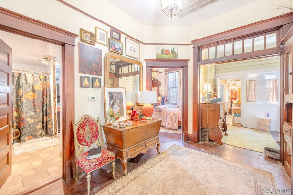 44 S CAPITOL Parkway