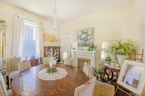 44 S CAPITOL Parkway