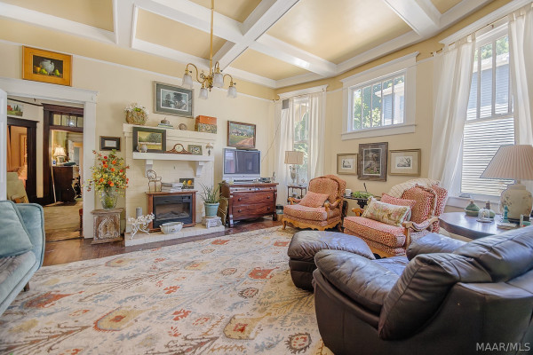 44 S CAPITOL Parkway