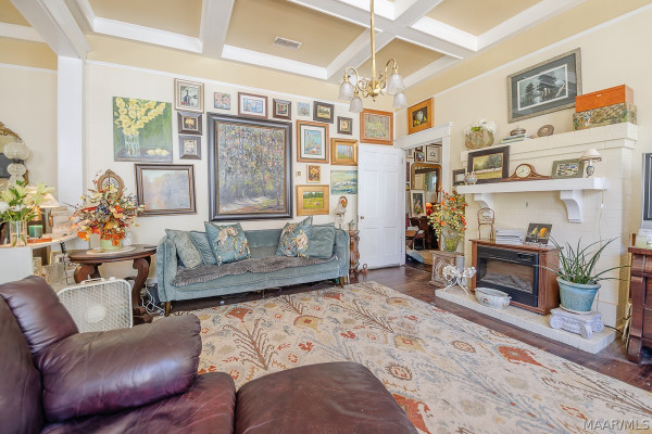 44 S CAPITOL Parkway