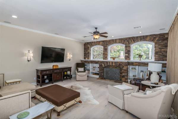 8213 Mossy Oak Drive