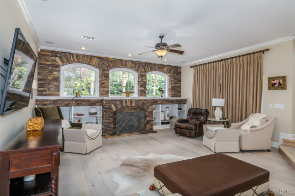 8213 Mossy Oak Drive