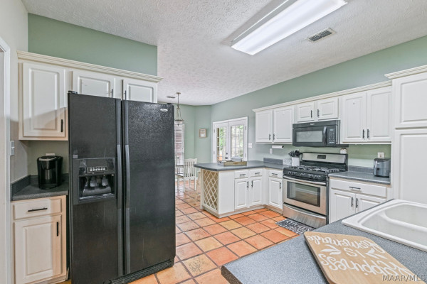 831 HEATHER Drive