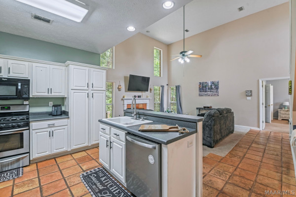 831 HEATHER Drive