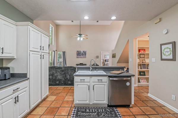 831 HEATHER Drive