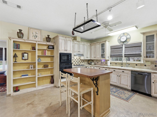 6606 Hollis Drive