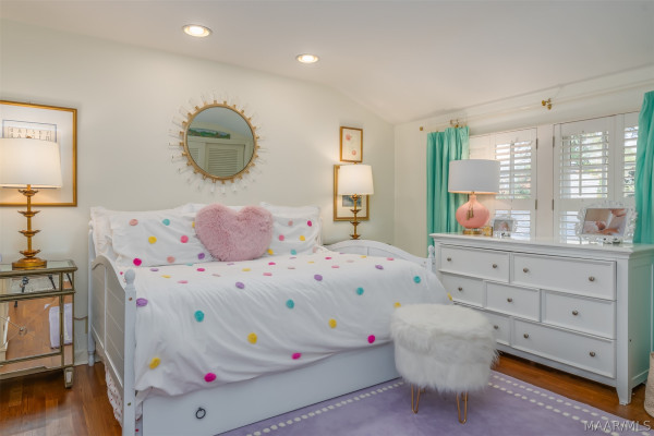 1803 Pineneedle Road