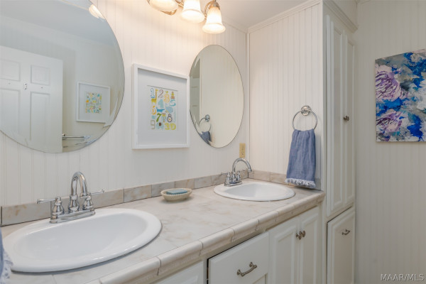1803 Pineneedle Road