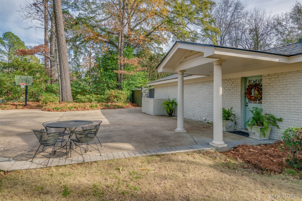 1803 Pineneedle Road