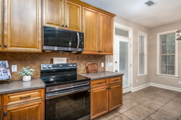 8712 Morning Place