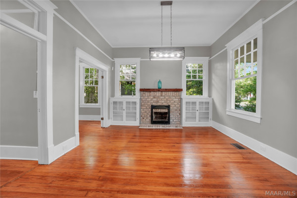 33 N CAPITOL Parkway