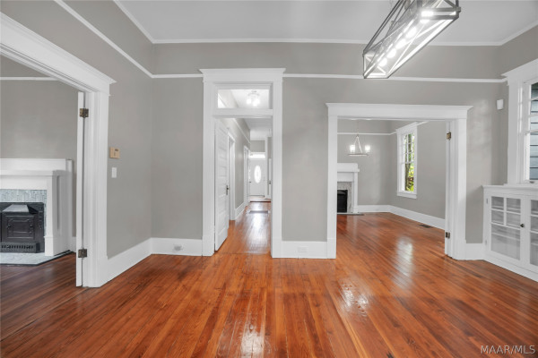 33 N CAPITOL Parkway