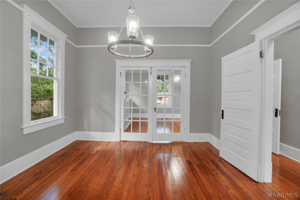 33 N CAPITOL Parkway