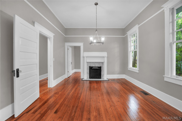 33 N CAPITOL Parkway