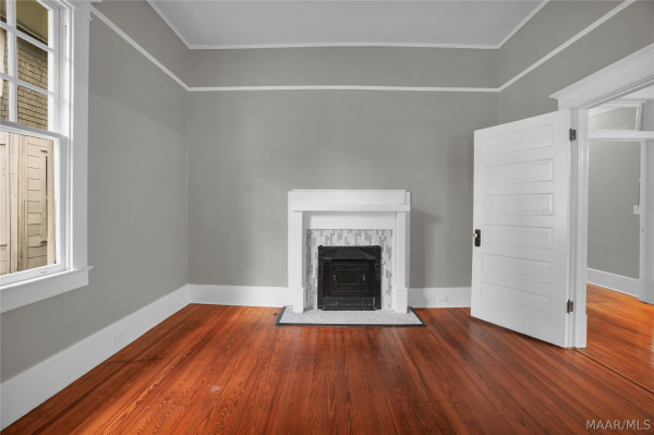 33 N CAPITOL Parkway