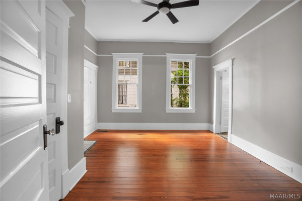 33 N CAPITOL Parkway