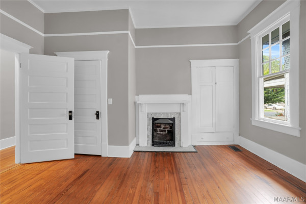 33 N CAPITOL Parkway