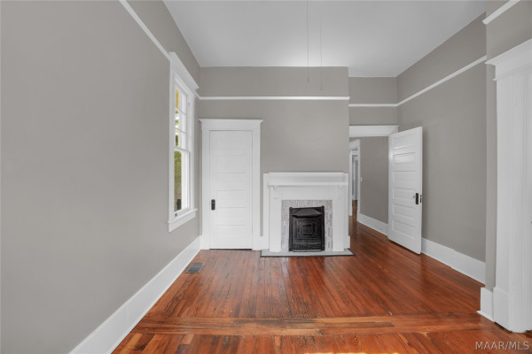 33 N CAPITOL Parkway