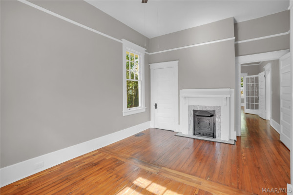33 N CAPITOL Parkway