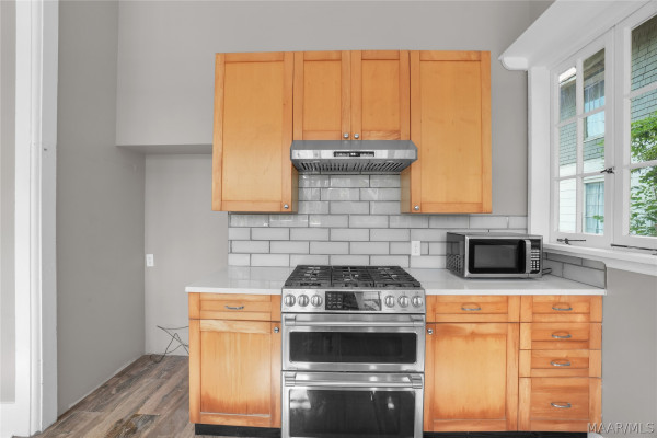 33 N CAPITOL Parkway