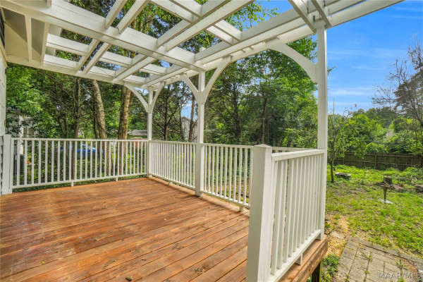 33 N CAPITOL Parkway