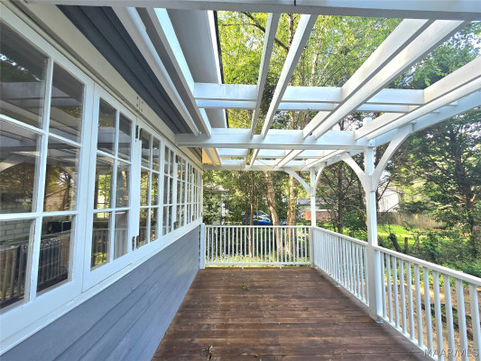 33 N CAPITOL Parkway