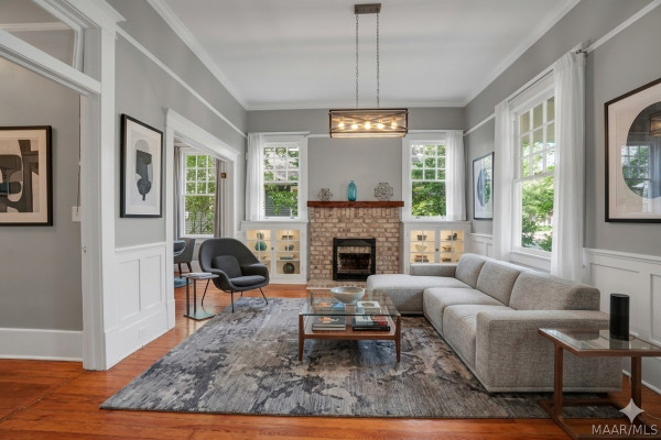 33 N CAPITOL Parkway
